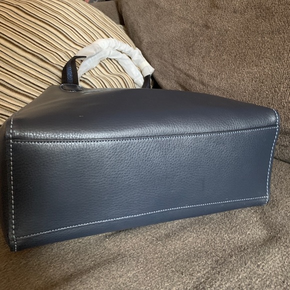 SOLD⛔️Authentic Coach pebbled Leather and suede logo snap tote - Picture 8 of 14